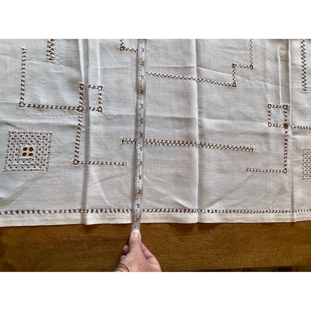 Vtg Square Tablecloth 31x32 White Lace Detail Insets Tea Party Cottagecore - Picture 6 of 7